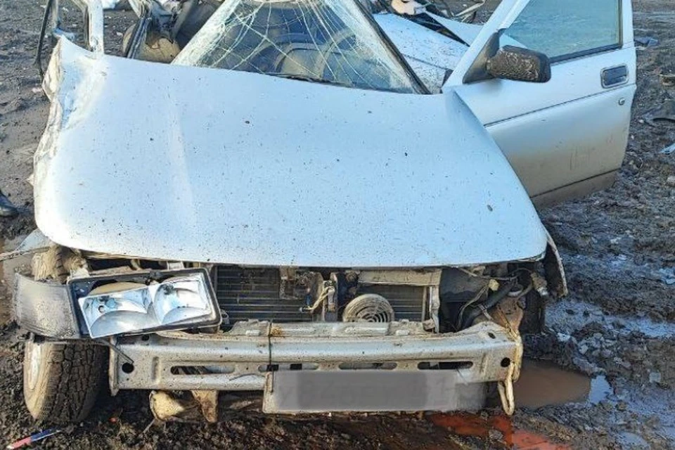 Водитель легкового авто влетел в грузовик. ФОТО: УГИБДД МВД по Луганской Народной Республике