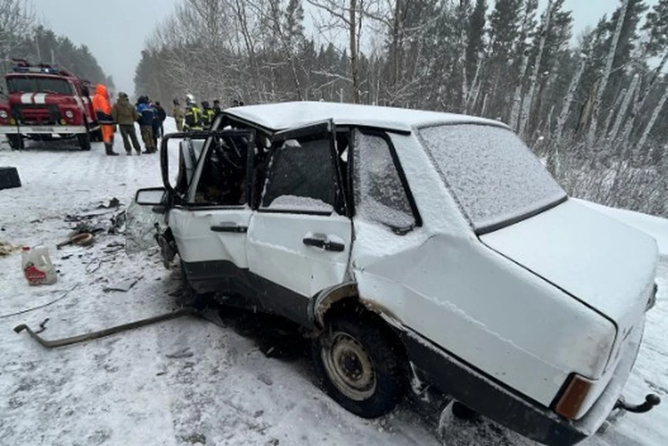 «ВАЗ» при обгоне столкнулся с Renault Logan