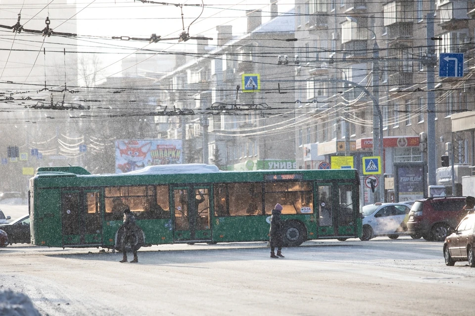 Автобус не смог преодолеть сугроб