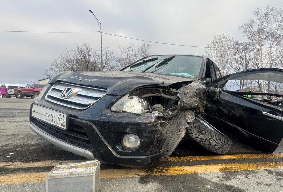 В результате аварии автомобили получили серьезные повреждения. Фото: Госавтоинспекция Камчатского края.