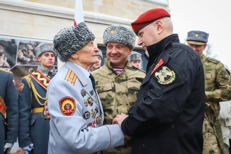 в Росгвардии наградили ветерана Великой Отечественной войны, полковника в отставке Владимира Яковлевича Слепова. Фото: Росгвардия