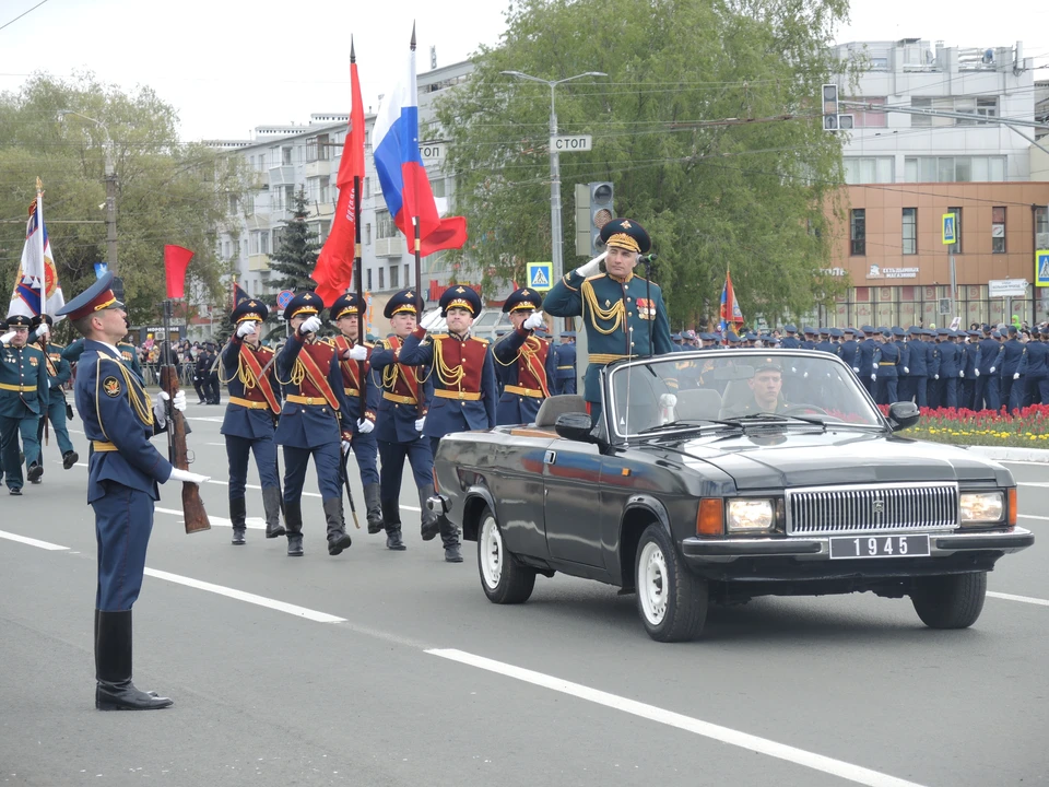 Должен быть на 9 мая и традиционный парад военной техники.