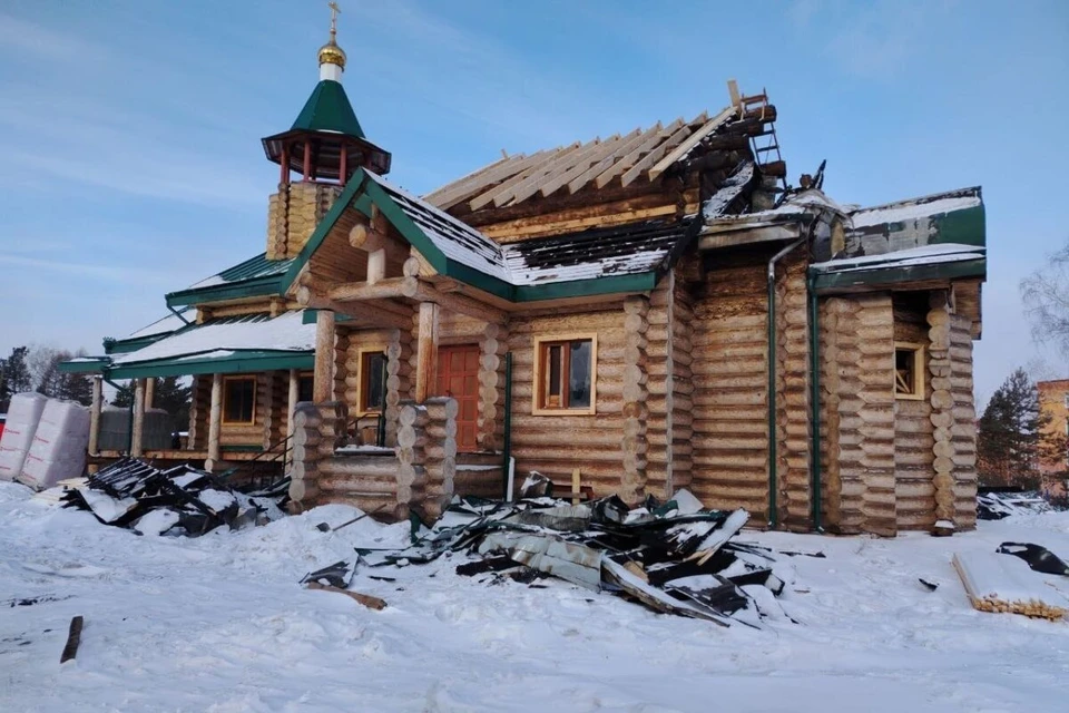 В Кедровом восстанавливают пострадавшего от пожара храма. Фото: Красноярская епархия