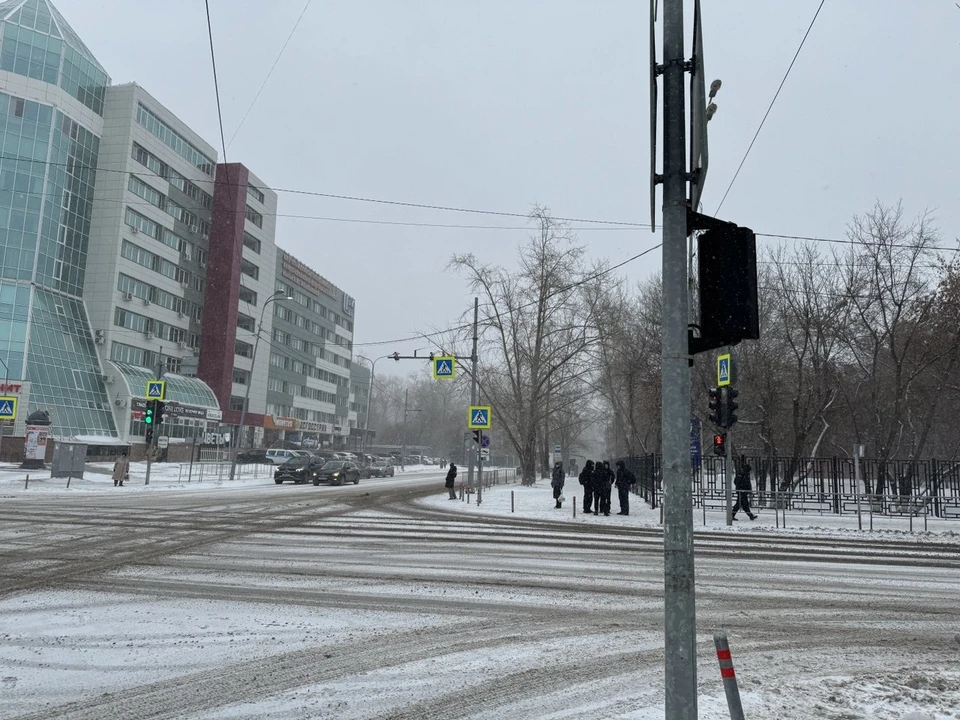 Синоптики предупредили тюменцев о гололеде и сильнейшем ветре.