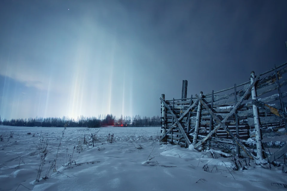 Нижегородский фотограф сделал снимки световых столбов. Фото: Ян Кемпи