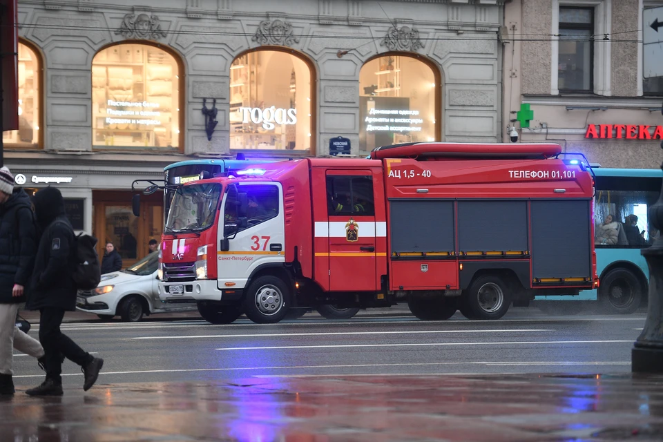 Пожар в кофейне потушили в Петербурге.