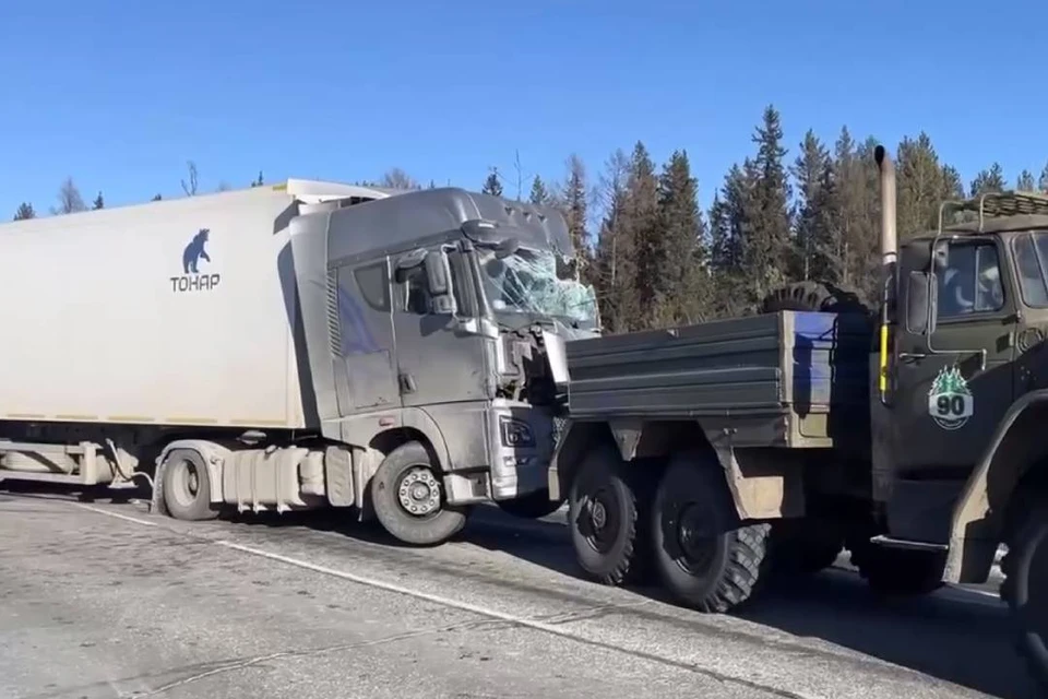 Четыре фуры попали в ДТП на трассе в Нижнеудинском районе.