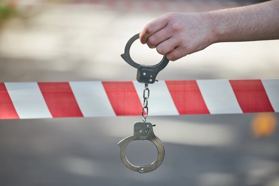 Житель Якутии пытался выгнать женщину из квартиры и получил удар ножом