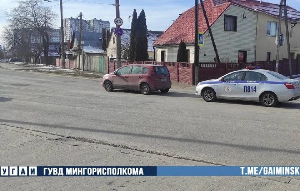 Водитель иномарки совершил наезд на женщину с ребенком. Фото: УГАИ ГУВД Мингорисполкома.