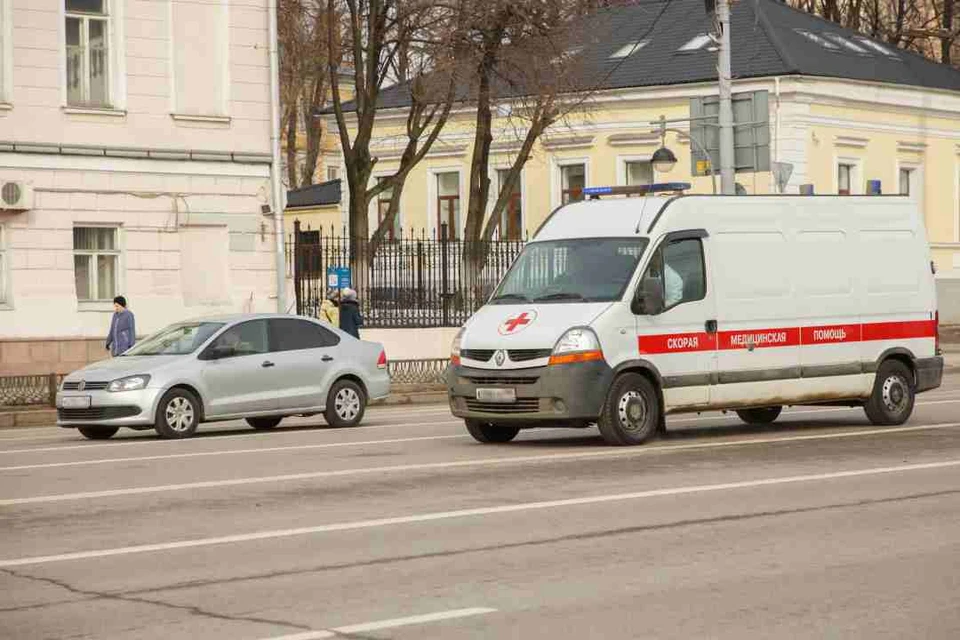 Вилы проткнули парню голову.