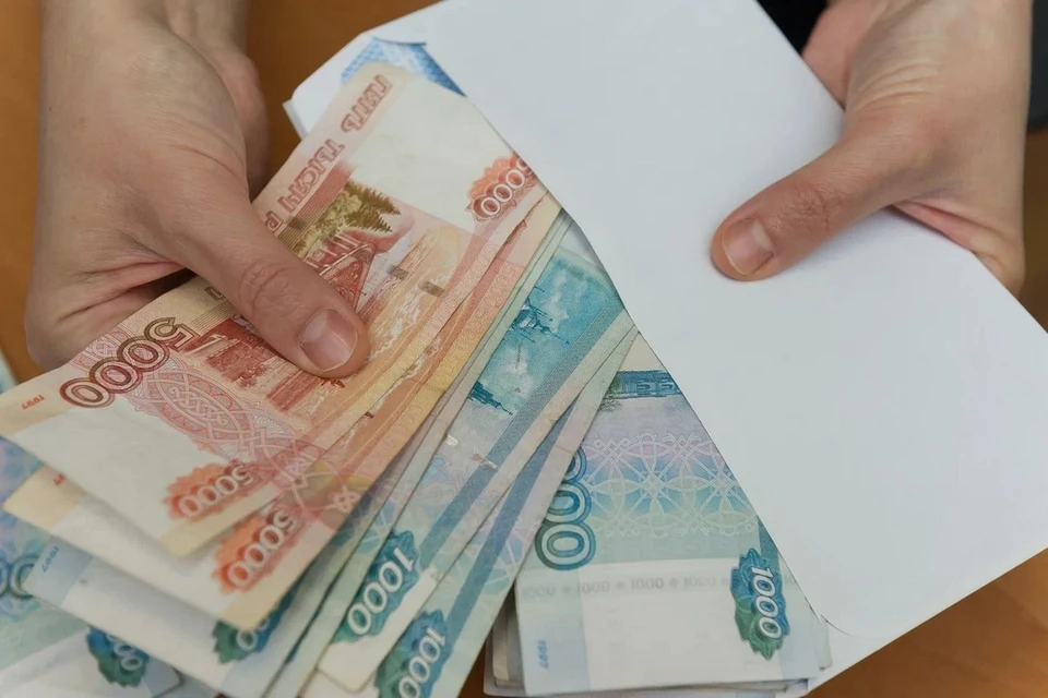 Мошенники заставили пенсионерку продать квартиру в Петербурге и перевести им 7,8 млн рублей.
