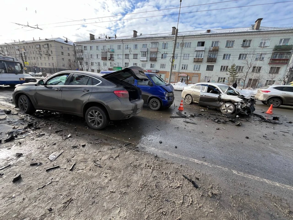 ДТП произошло на Октябрьском проспекте. Фото: ГАИ по Кировской области.