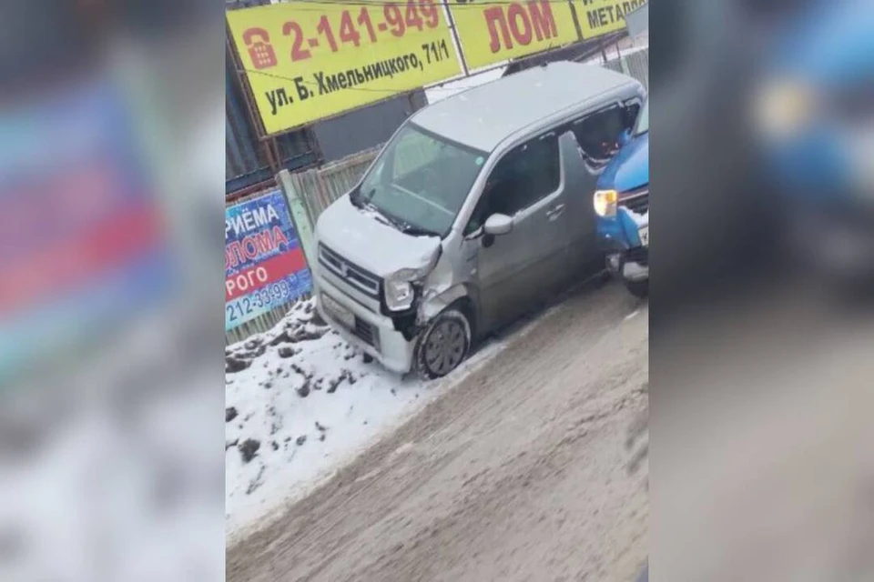 На перекрёстке улиц Писемского и Богдана Хмельницкого произошло ДТП. Фото: стоп-кадр из видео АСТ-54 Новосибирск.