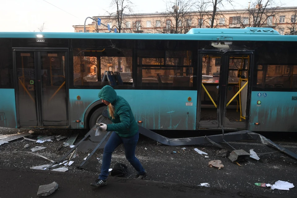 Условия труда и отдыха водителя автобус, снесшего остановку в Петербурге, были нарушены.