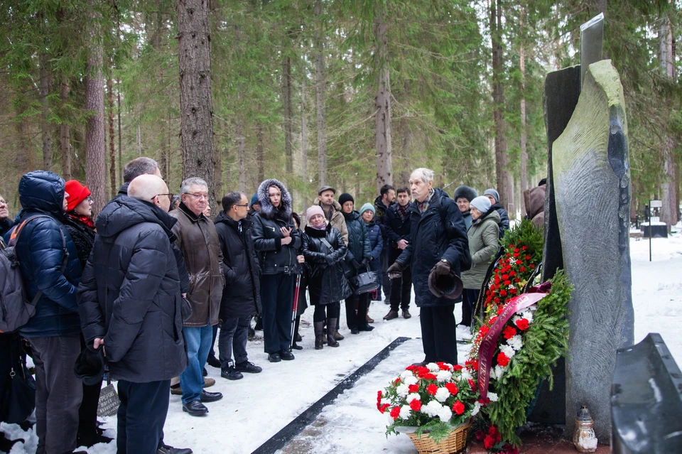 Академики петербургского отделения РАН почтили память физика Алферова. Фото: пресс-служба петербургского отделения РАН.