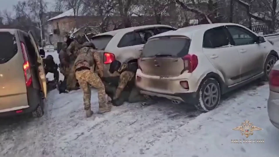 Момент задержания подозреваемых в Рязани. Кадр видео МВД России.