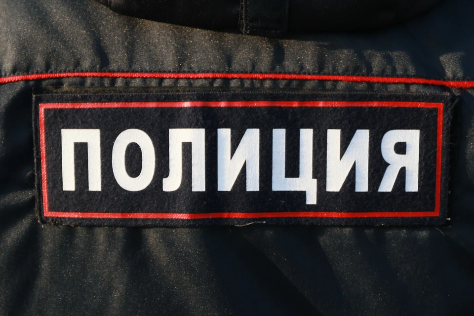 Девушки смогли отбиться от мужчины и вызвать полицию
