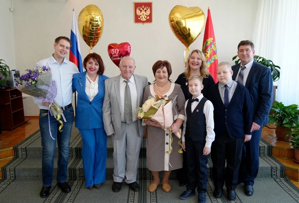 Супруги из Канска отметили полувековой юбилей совместной жизни. Фото: Агентство ЗАГС Красноярского края