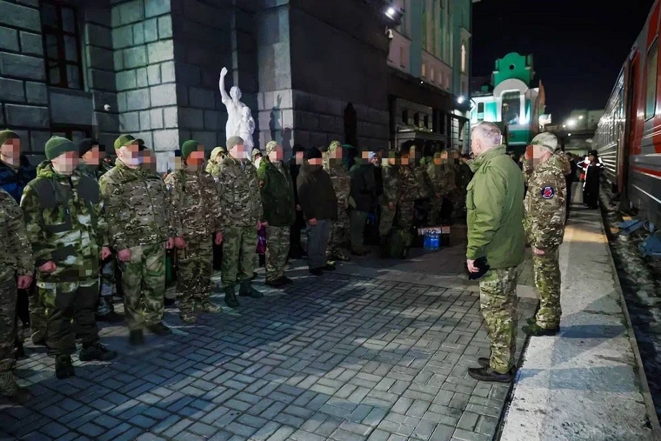 Два автомобиля передадут добровольческому отряду БАРС «Орион» из Новосибирска. Фото: телеграм-канал мэра Максима Кудрявцева.