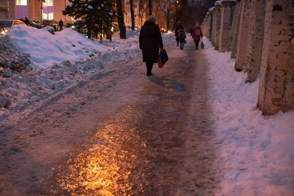 Пешеходам также стоит быть внимательными.