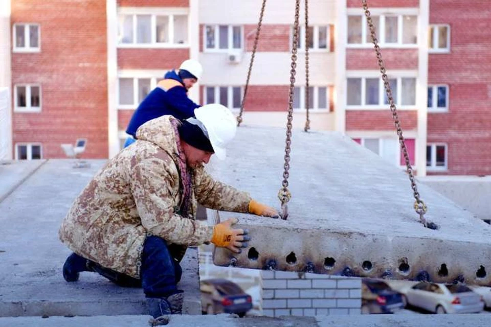 Продолжается строительство детсада на Краснинском шоссе в Смоленске. Фото: пресс-служба правительства Смоленской области, пресс-служба администрации Смоленска.