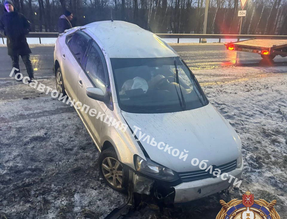 Двое пассажиров пострадали в ДТП с «перевертышем» на трассе М-2 в Тульской области