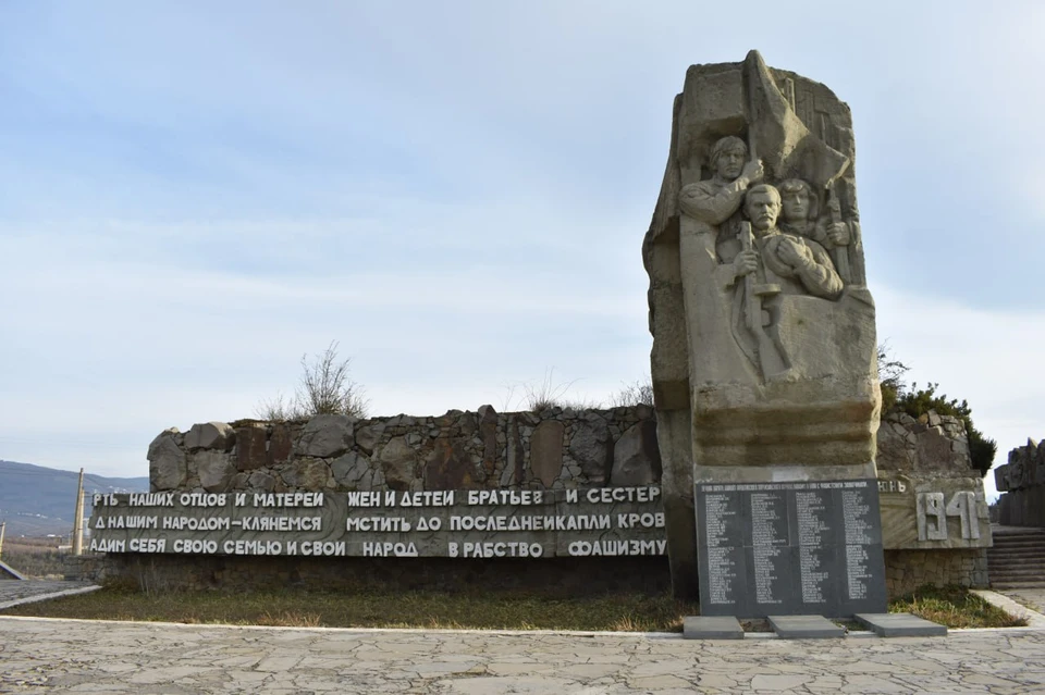 К 80-летию Победы в Алуште реконструируют памятный знак. Фото: Галина Огнева/Tg