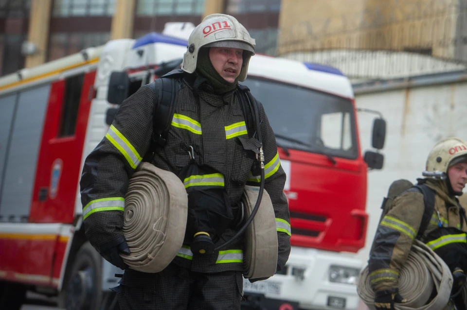 Прибывшие спасатели ликвидировали огонь на 48 квадратных метрах.