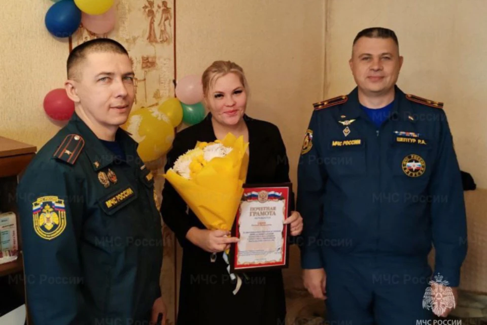 Жительницу Забайкалья наградили за спасение детей на пожаре. Фото: МЧС Забайкалья.