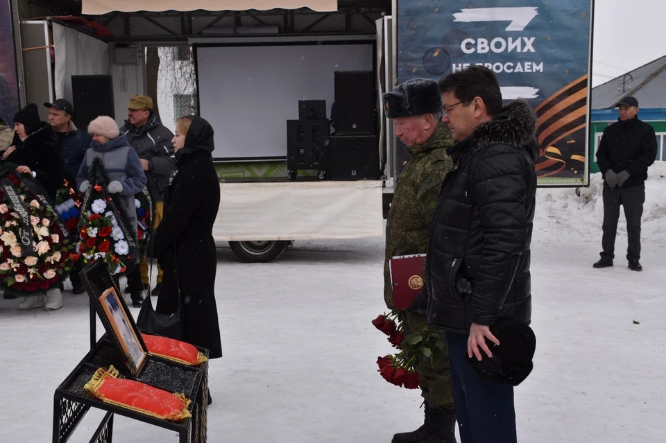 Дуванцы проводили в последний путь бойца-земляка.