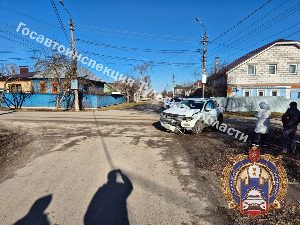 В Туле на улице 18-й проезд Мясново автоледи на машине Audi утроила ДТП с пострадавшим.