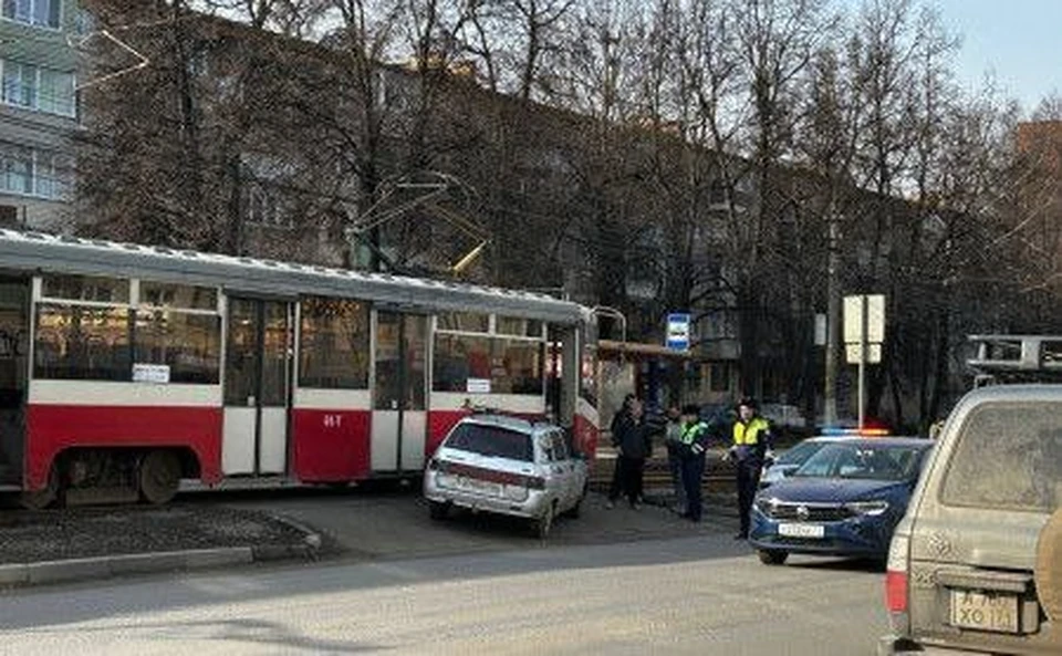 ДТП с участием трамвая в тульском Криволучье. Фото: "Тула Жесть".