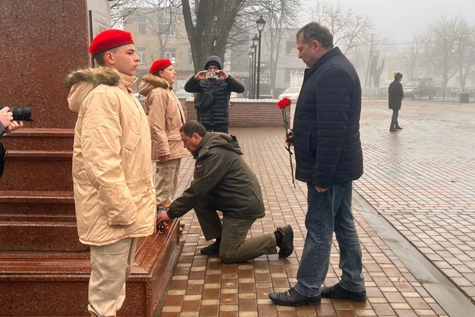 В Волновахе почтили память погибших за свободу округа. Фото: ТГ/Зинченко