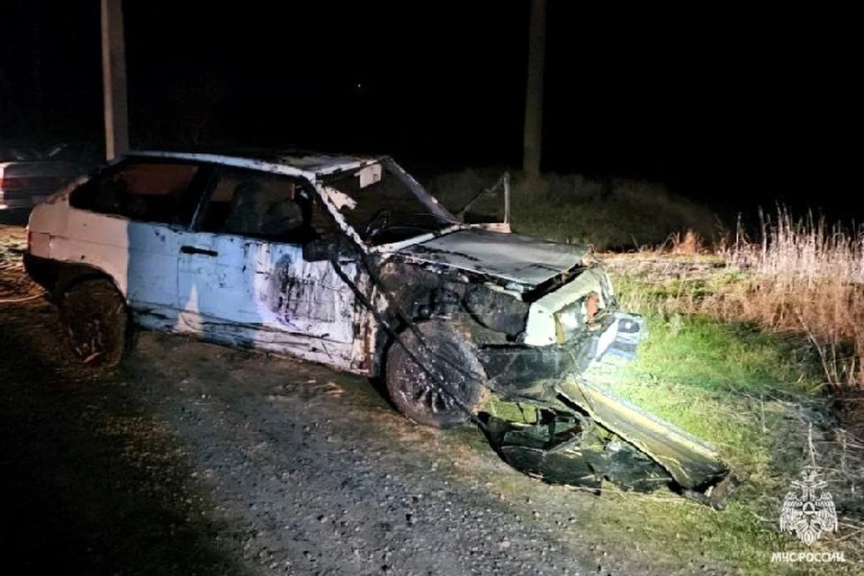 В Акимовском округе Запорожской области из реки выловили машину. ФОТО: ГУ МЧС России по ЗО