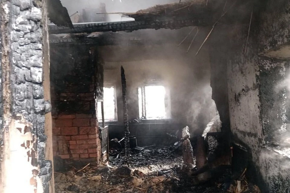 Площадь пожара составила 56 кв. метров. Фото: пресс-служба ГУ МЧС России по Ростовской области