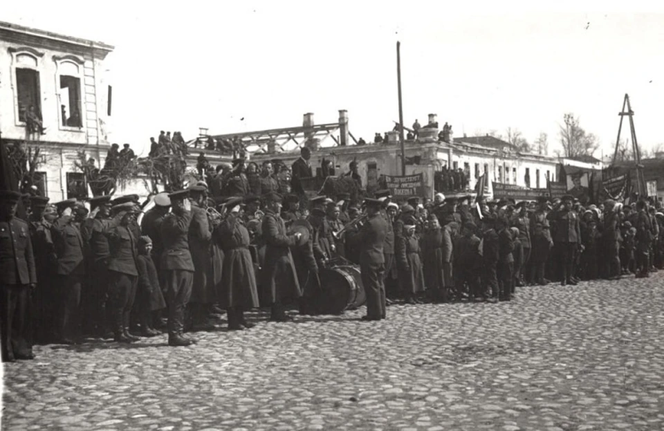 Митинг на Площади 9 Января, посвященный Дню Победы 9 мая 1945 г. Фото: из архива ВИЭМ