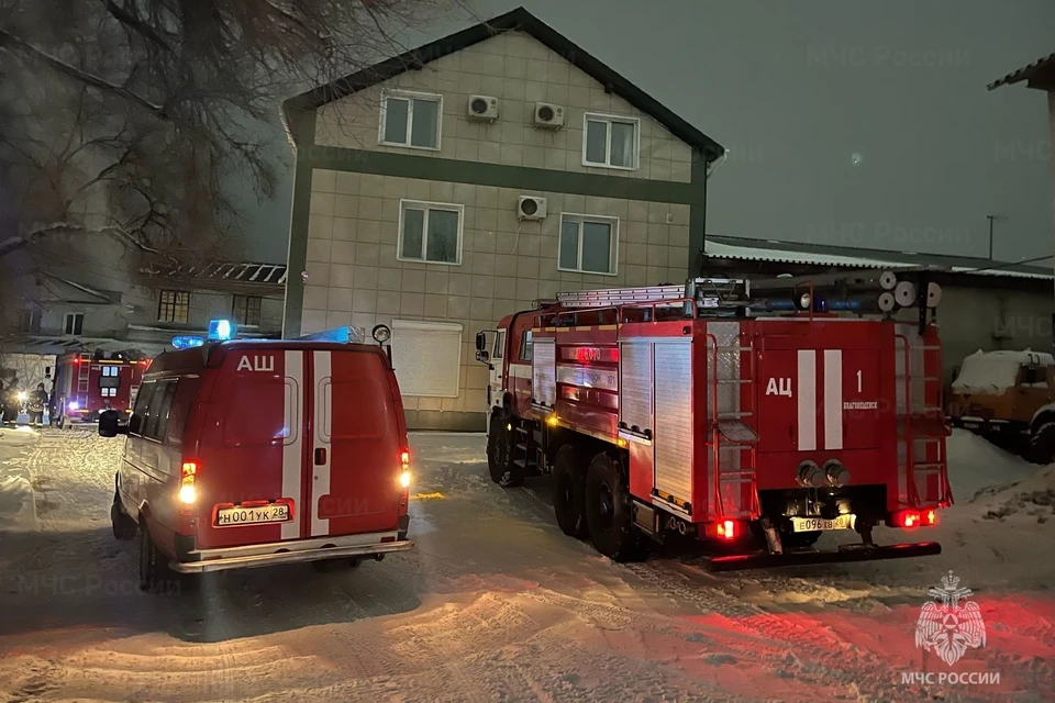 Здание было приспособлено для проживания людей. Фото: ГУ МЧС России по Амурской области