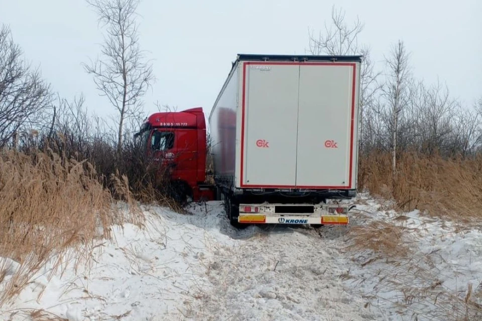 Мужчина потерял сознание за рулем и съехал в кювет. Фото: ГАИ Новосибирска.