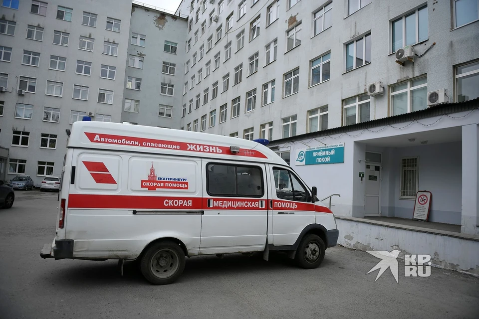 Полицейский, почувствовавший себя плохо во время совещания, идет на поправку