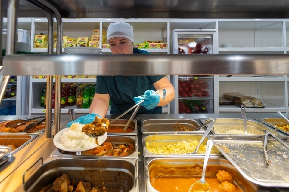 Детей из Пермской кадетской школы кормили непроверенной продукцией