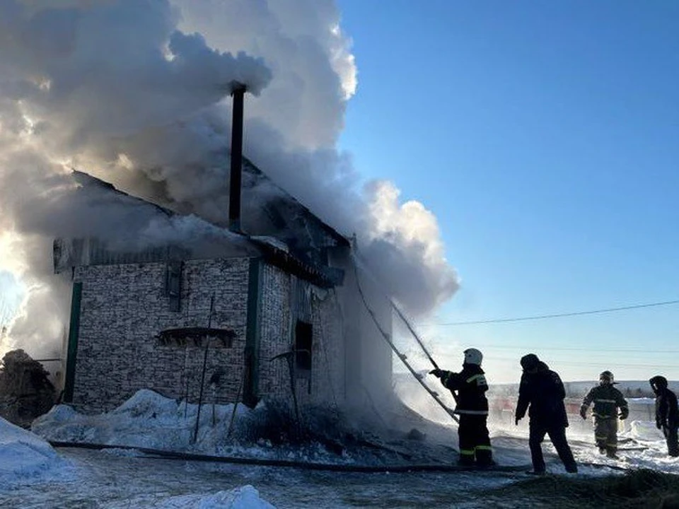 Двое мужчин погибли и один пострадал при пожаре в Якутии Фото: СК Якутии