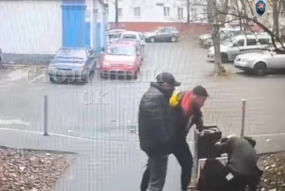 Злоумышленники напали на мужчину, обвиняя его в краже денежных средств в размере 90 тысяч рублей