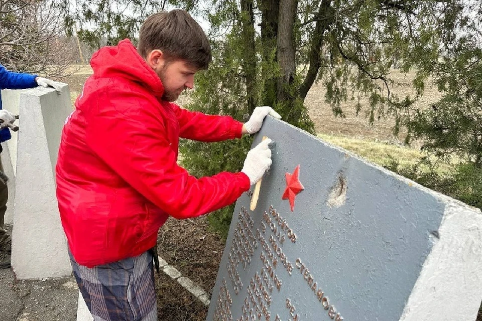 В Токмаке ведется активная подготовка к предстоящему 9 Мая. ФОТО: тг-канал Виктора Кувайцева