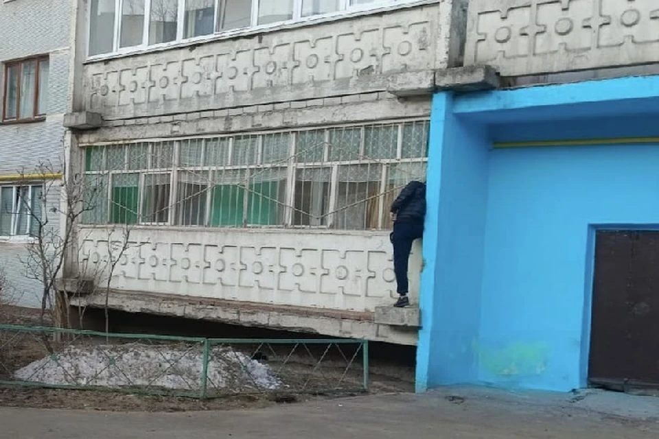 Снаружи осталось висеть только тело.