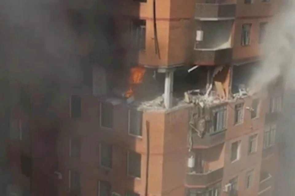 Видео с последствиями взрыва в многоквартирном доме в Махачкале появилось в сети, фото: скриншот из видео
