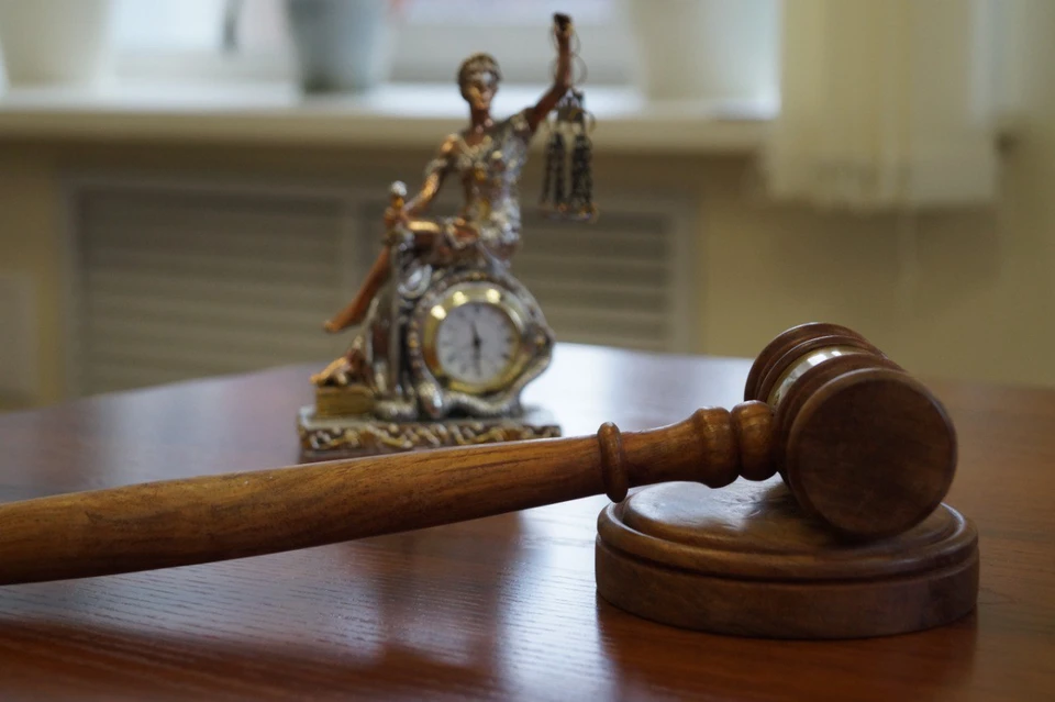 Суд обязал работодателя выплатить более 140 тысяч рублей работнику за сверхурочную работу и моральный ущерб в Новокузнецке. Фото: объединенный пресс-центр судов Кузбасса.