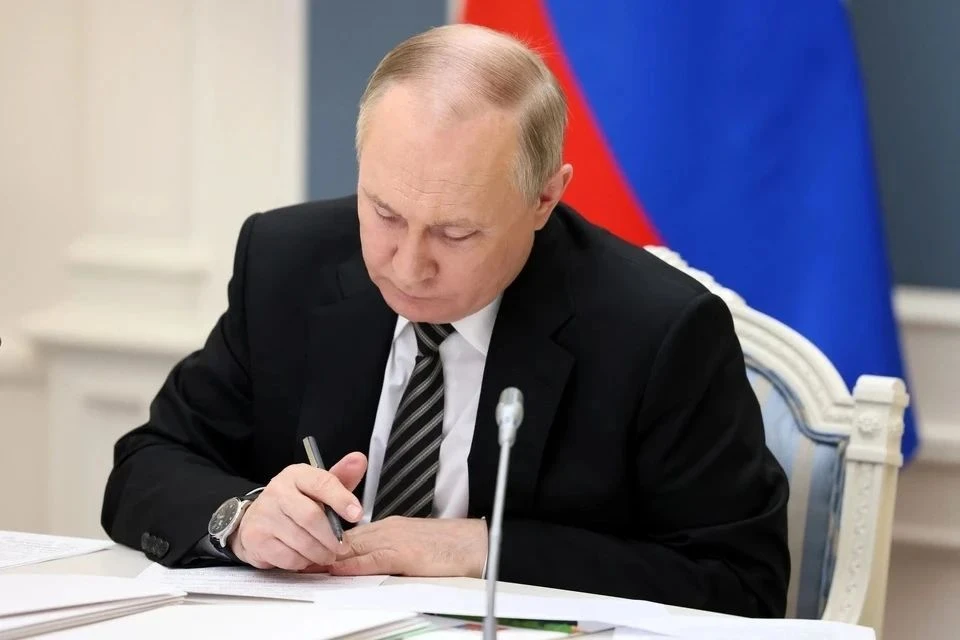 Путин приравнял зарплаты губернаторов с 2026 года к зарплатам вице-премьеров РФ