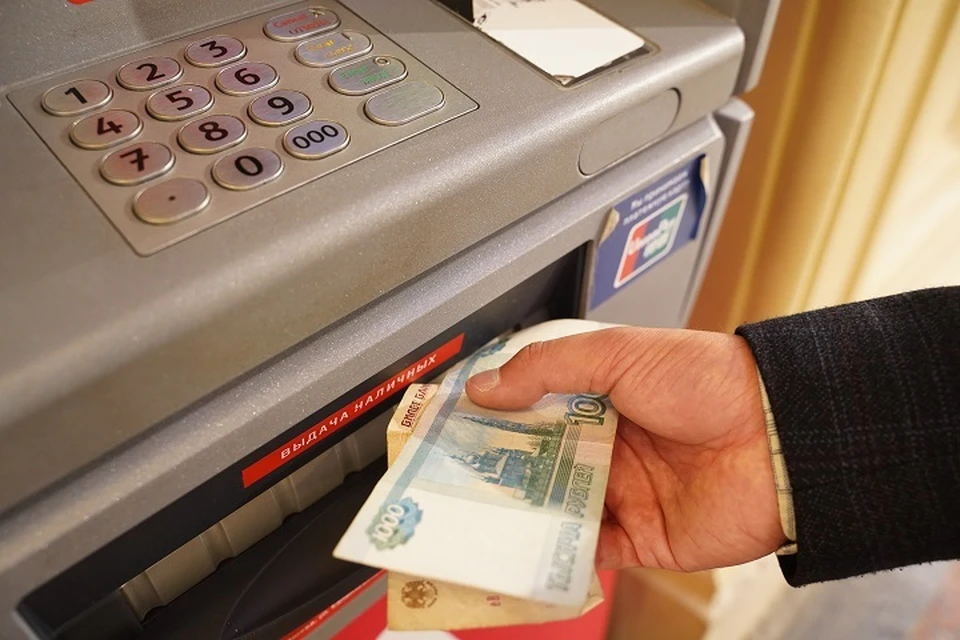 Украл забытые в банкомате деньги житель Хабаровского края