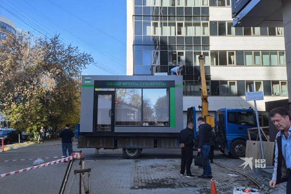 в Екатеринбурге планировался снос 289 остановок, на которых находятся торговые объекты