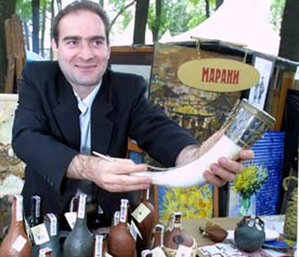 - Ну, за нашу дружбу!